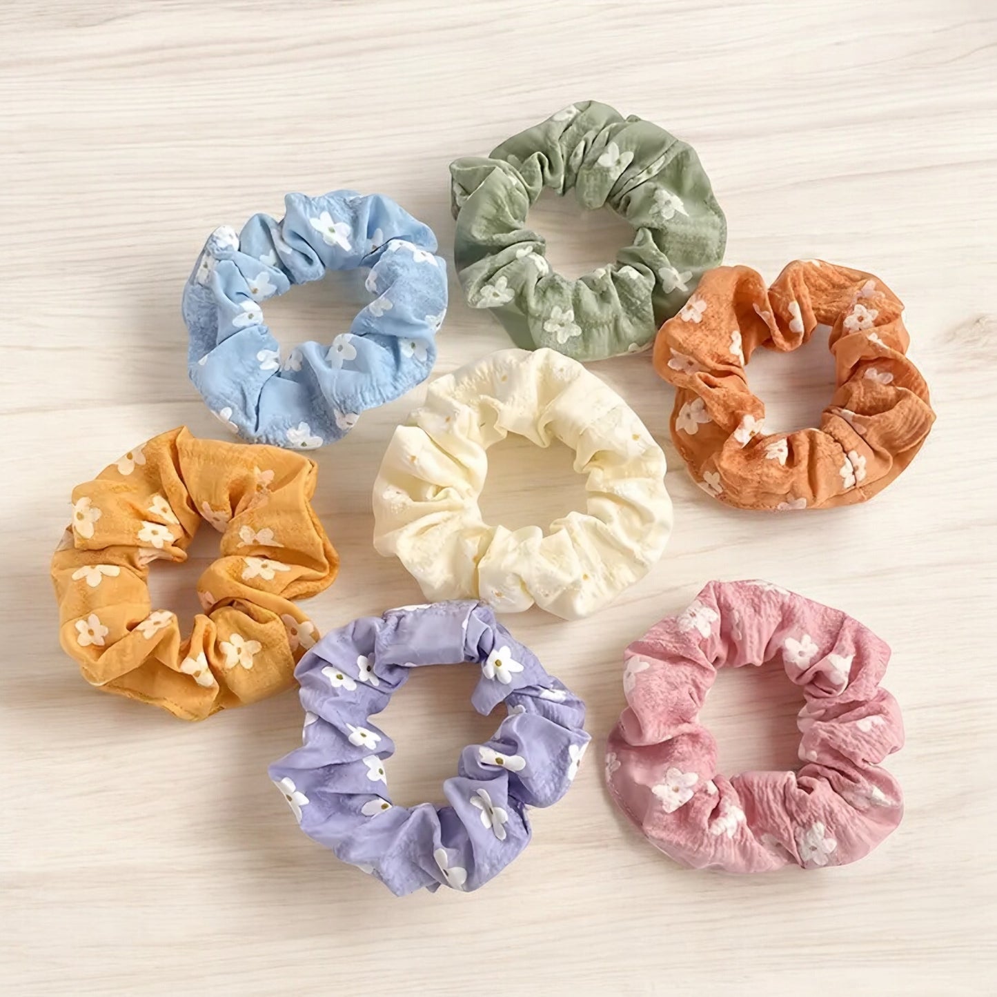 DAISY PRINT SCRUNCHIES