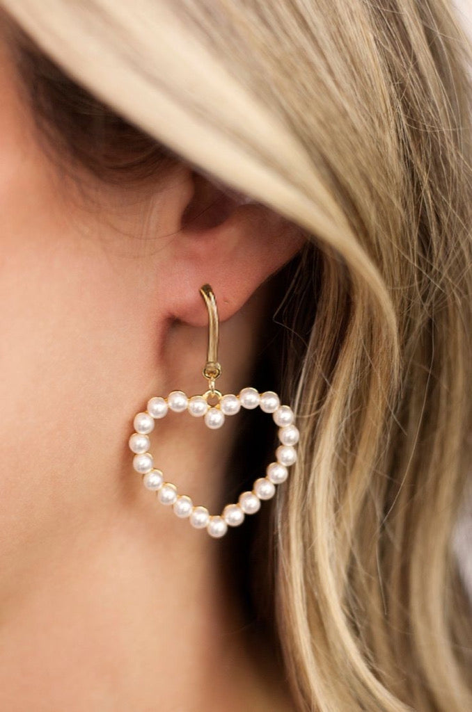 HEART SHAPED FAUX PEARL DANGLE EARRINGS