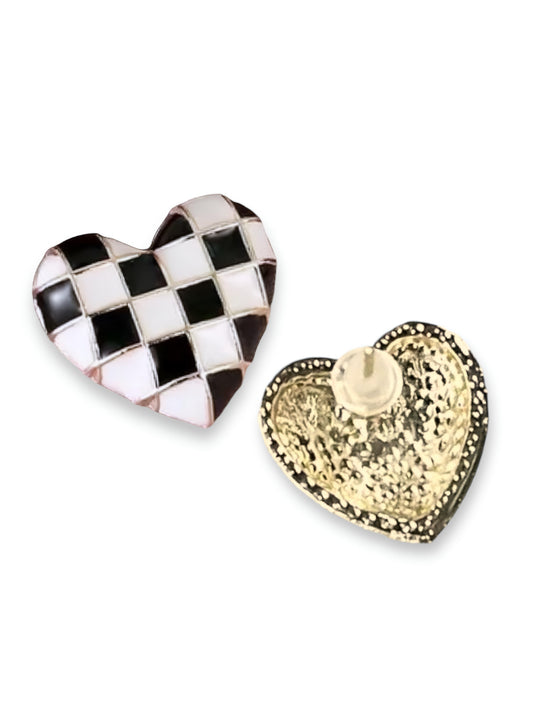 CHECKERBOARD HEART SHAPED STUD EARRINGS