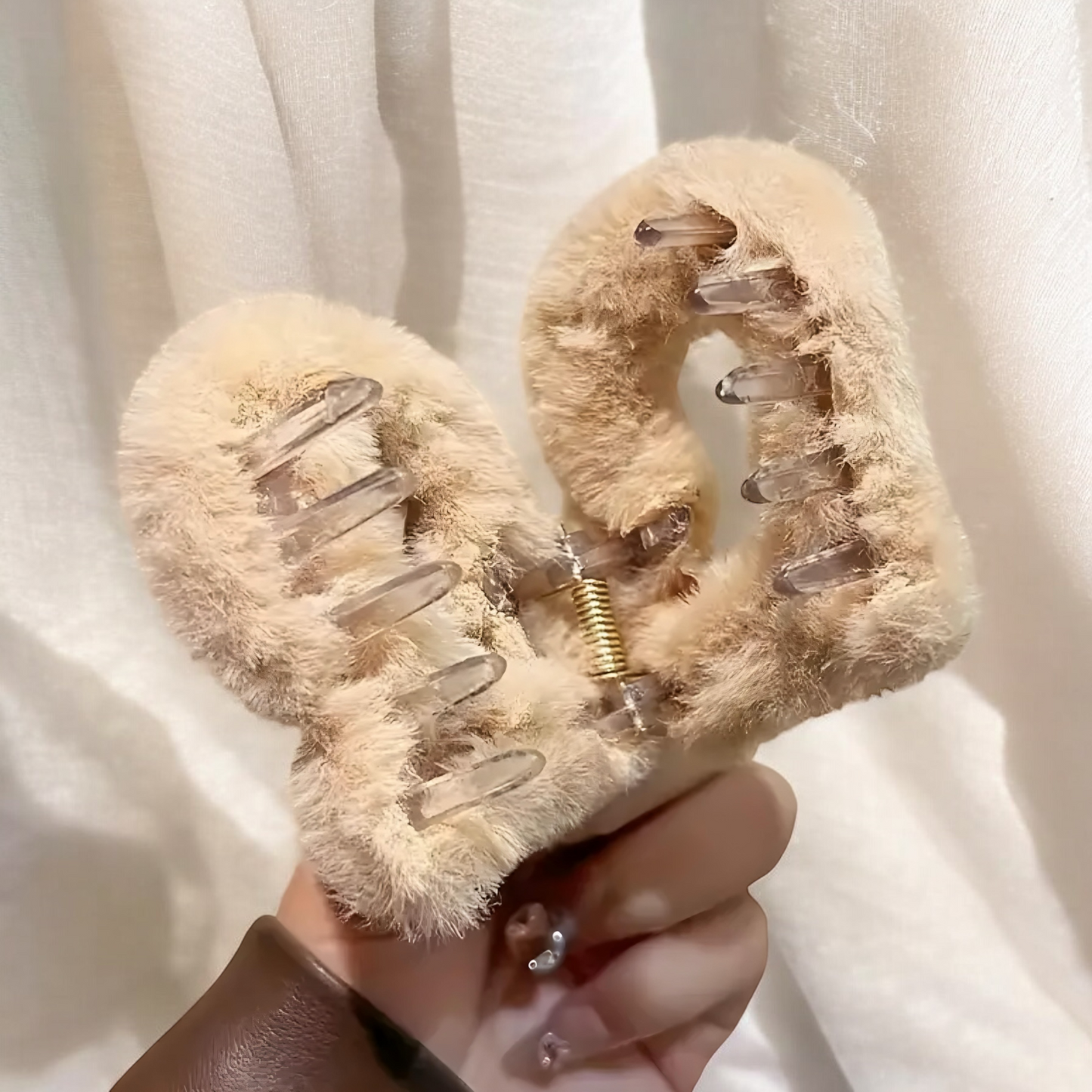 COZY HEART SHAPED CLAW CLIPS