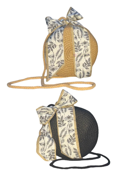 SMALL STRAW CROSSBODY BAG WITH REMOVEABLE BOW