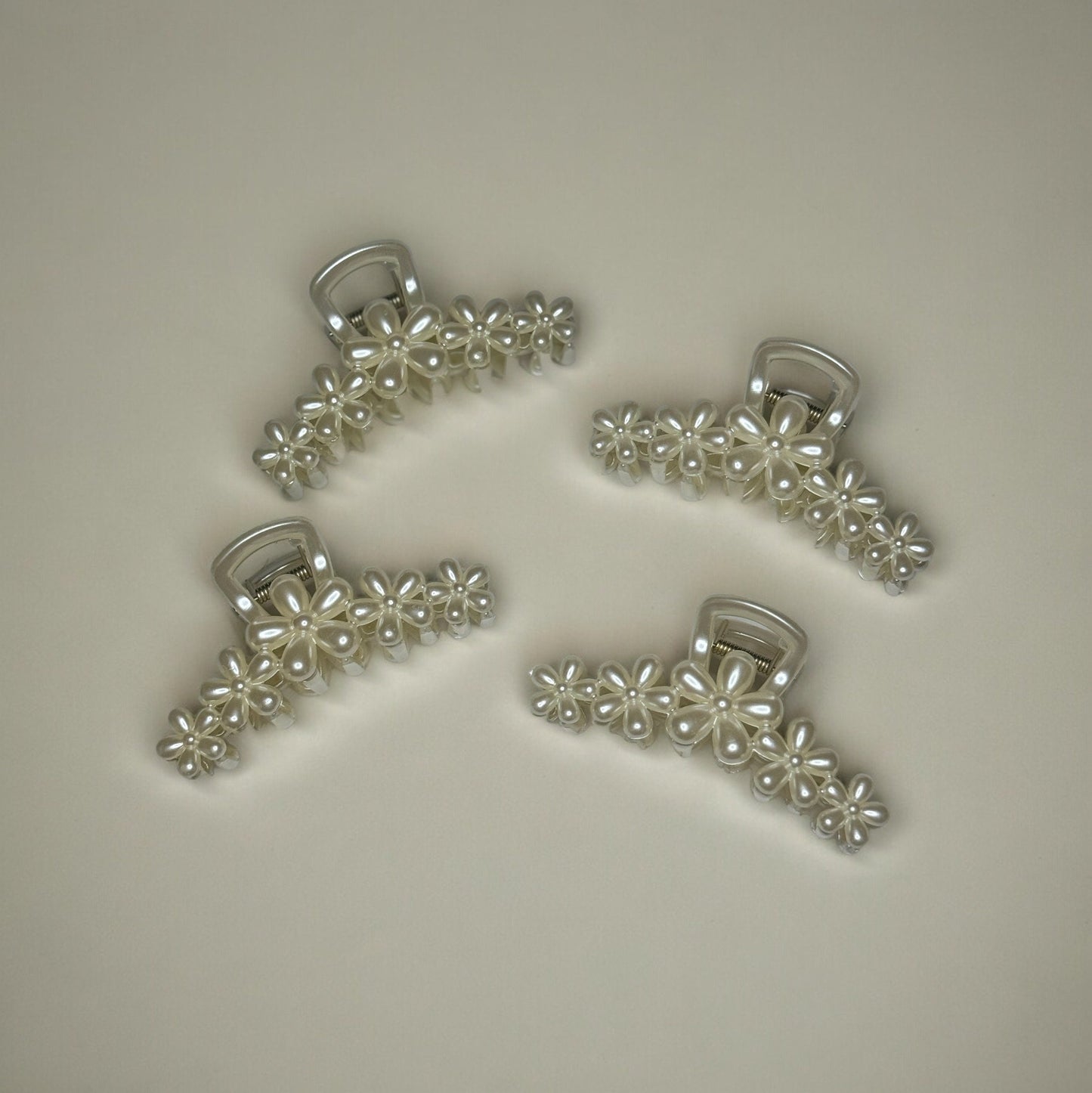 PEARL FLOWER CLAW CLIPS