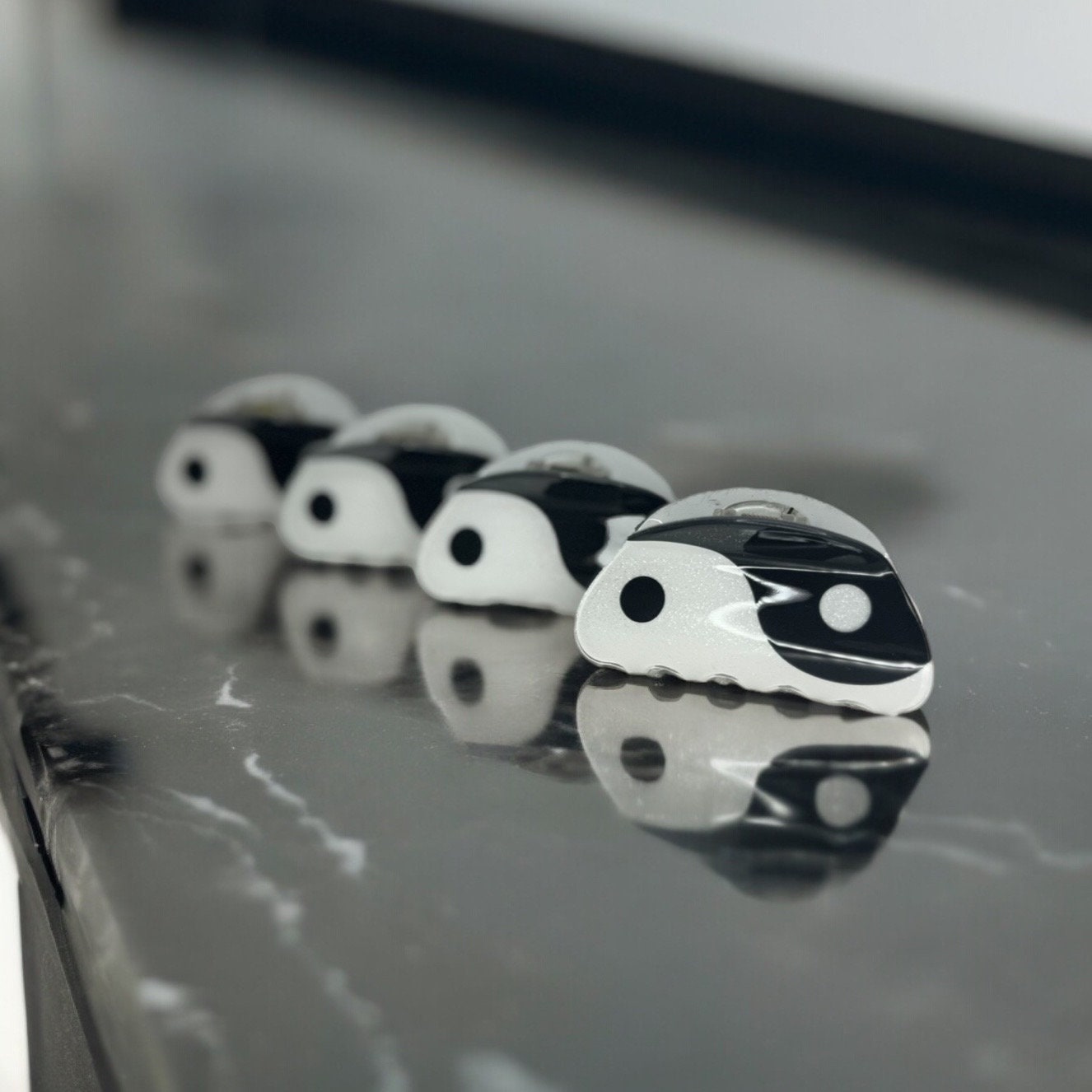 YIN-YANG ACETATE CLAW CLIPS