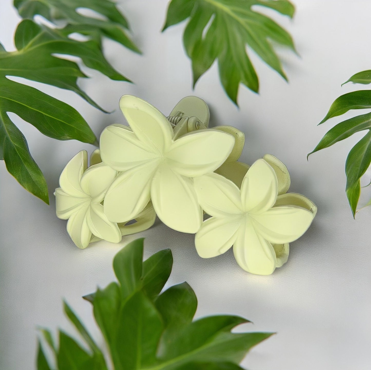 NEUTRAL FLOWER CLAW CLIPS