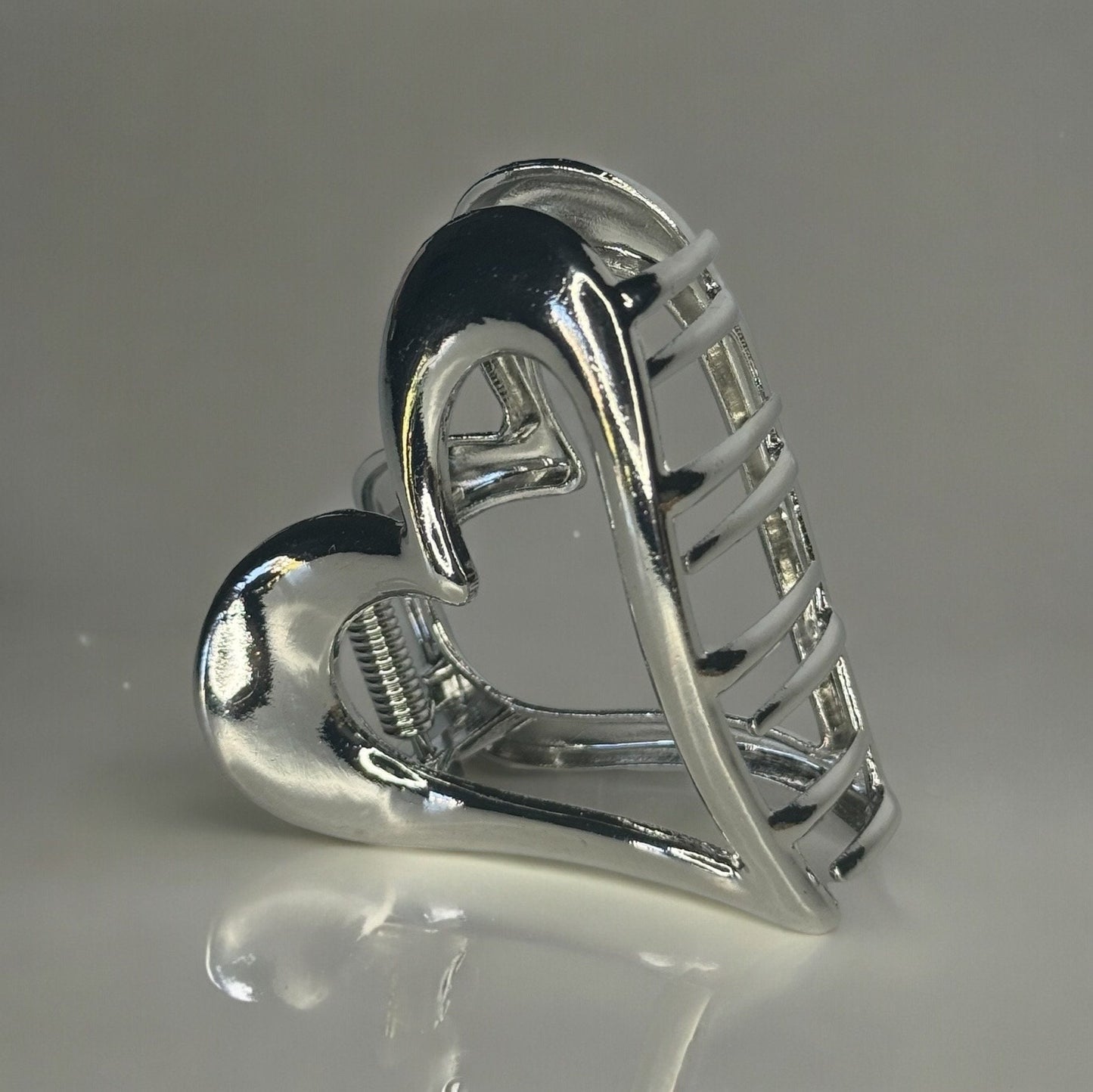 SINGLE METAL HEART CLAW CLIP