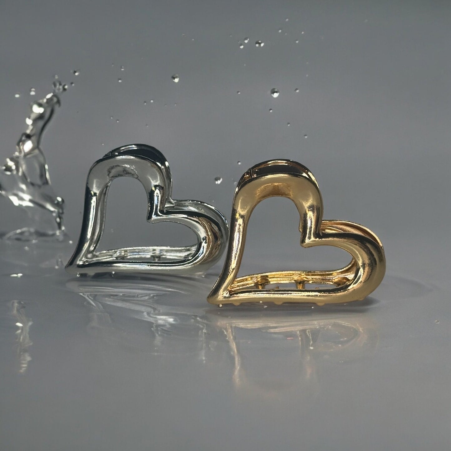 SINGLE METAL HEART CLAW CLIPS