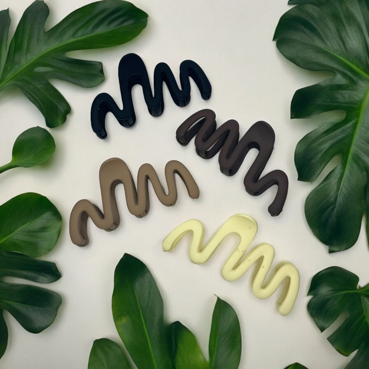 NEUTRAL SQUIGGLE CLAW CLIPS