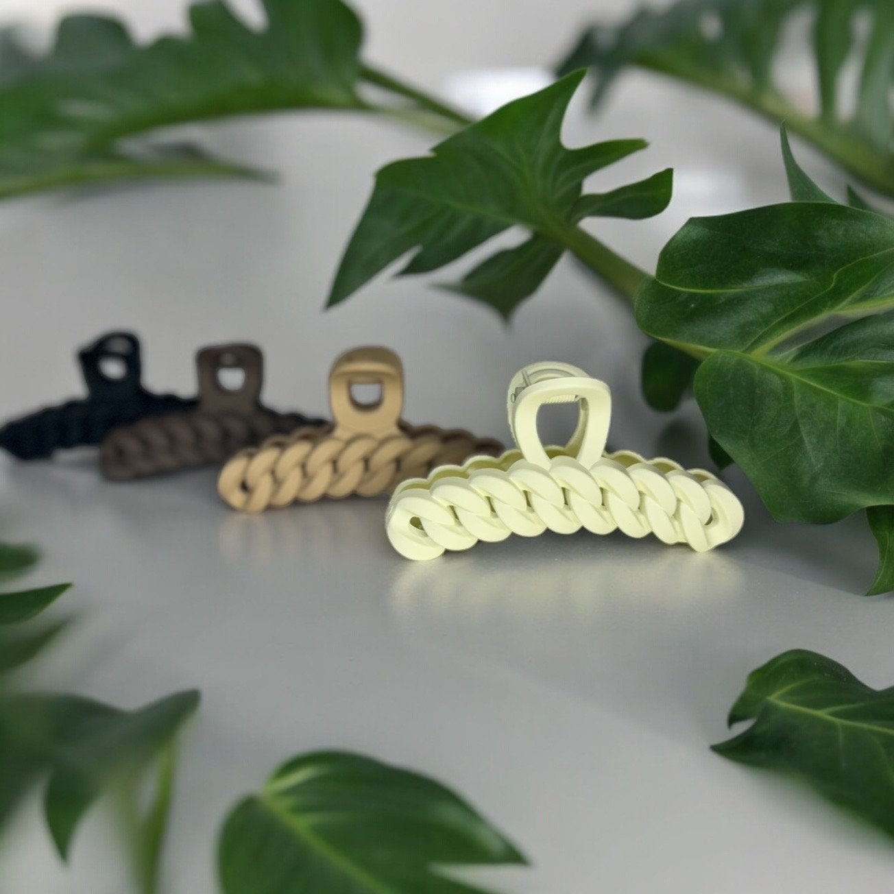 NEUTRAL BRAIDED CLAW CLIPS