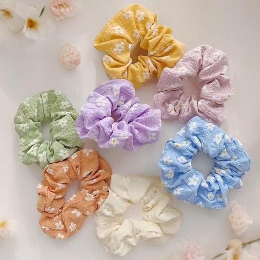 DAISY PRINT SCRUNCHIES