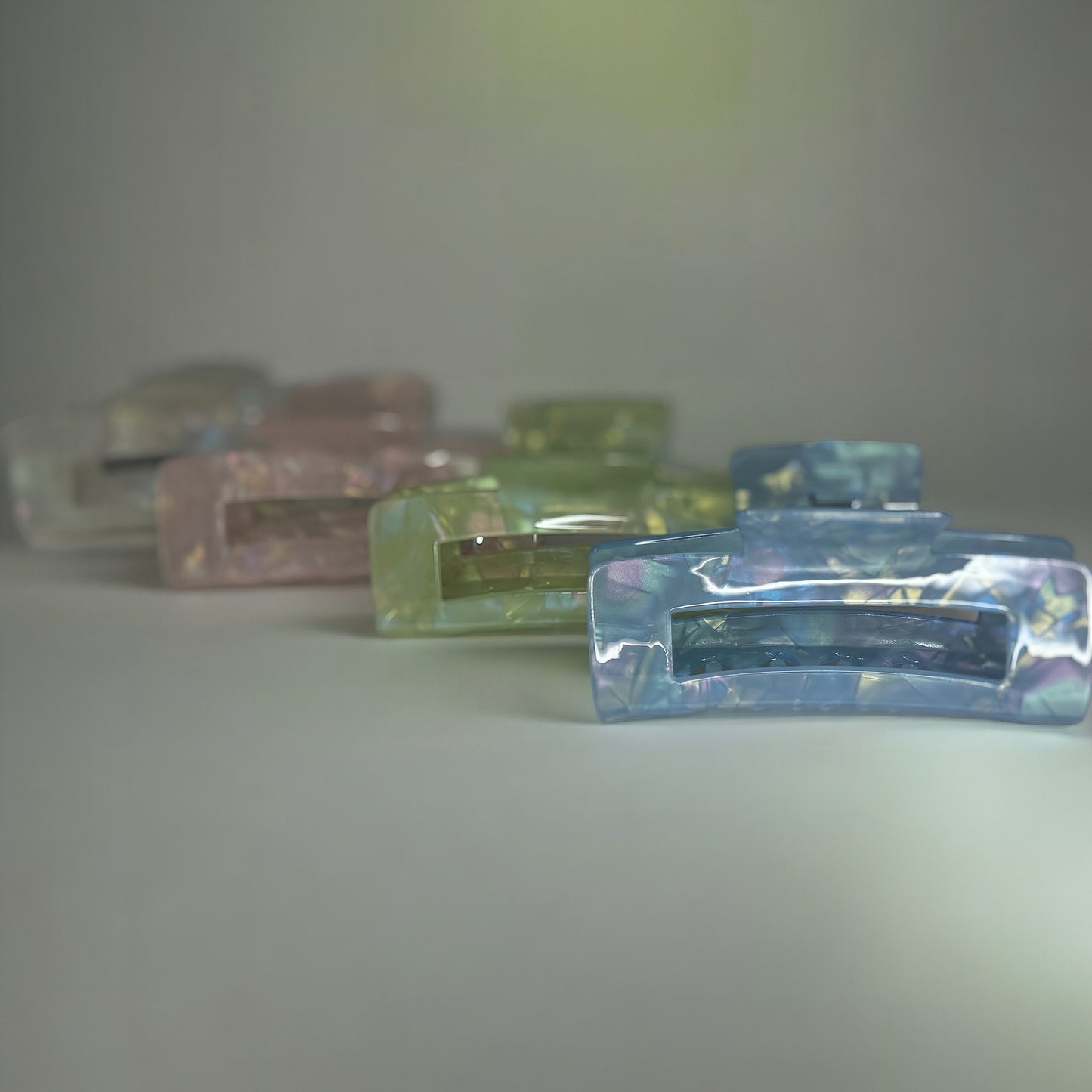 PEARLOID PASTEL CLAW CLIPS