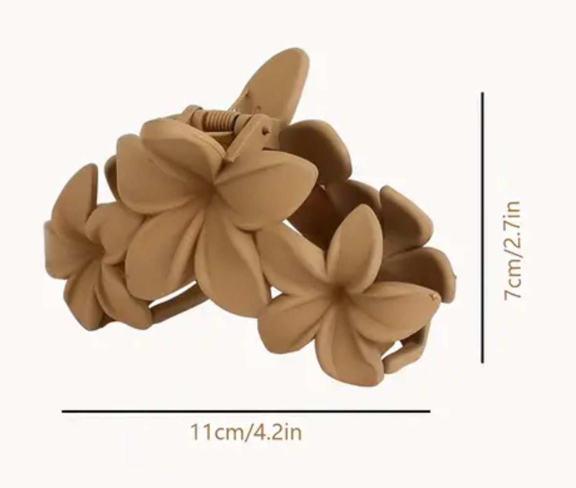 NEUTRAL FLOWER CLAW CLIPS