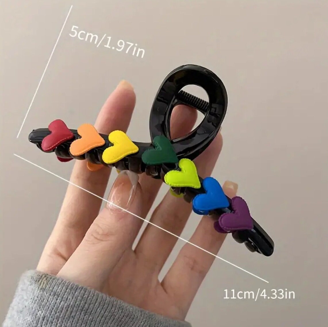 PRIDE HEARTS RAINBOW CLAW CLIP BLACK