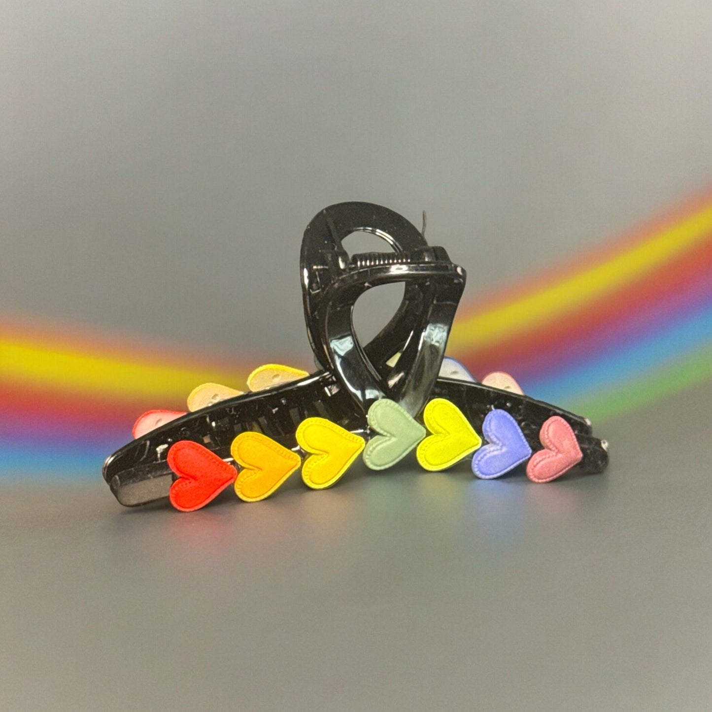 PRIDE HEARTS RAINBOW CLAW CLIP BLACK