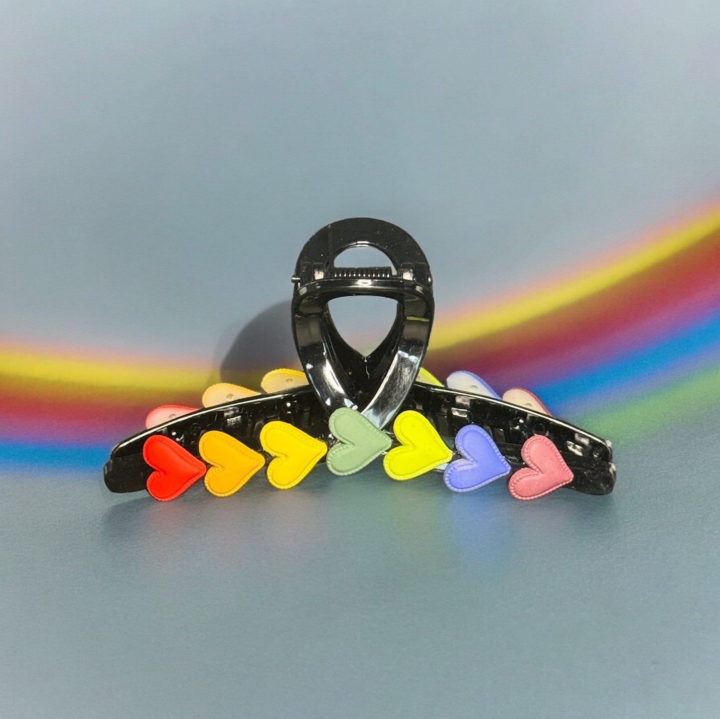 PRIDE HEARTS RAINBOW CLAW CLIP BLACK