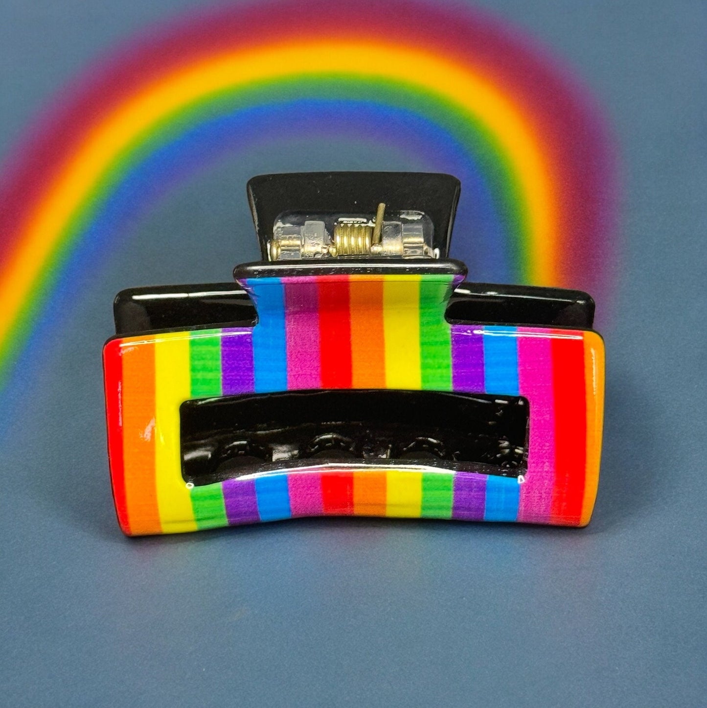 MINI PRIDE RAINBOW PRINT CLAW CLIP