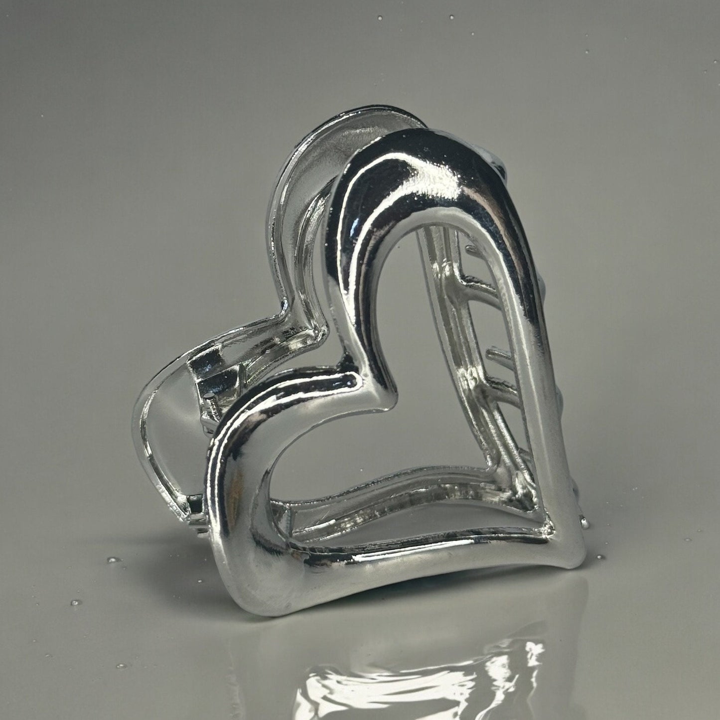 SINGLE METAL HEART CLAW CLIP