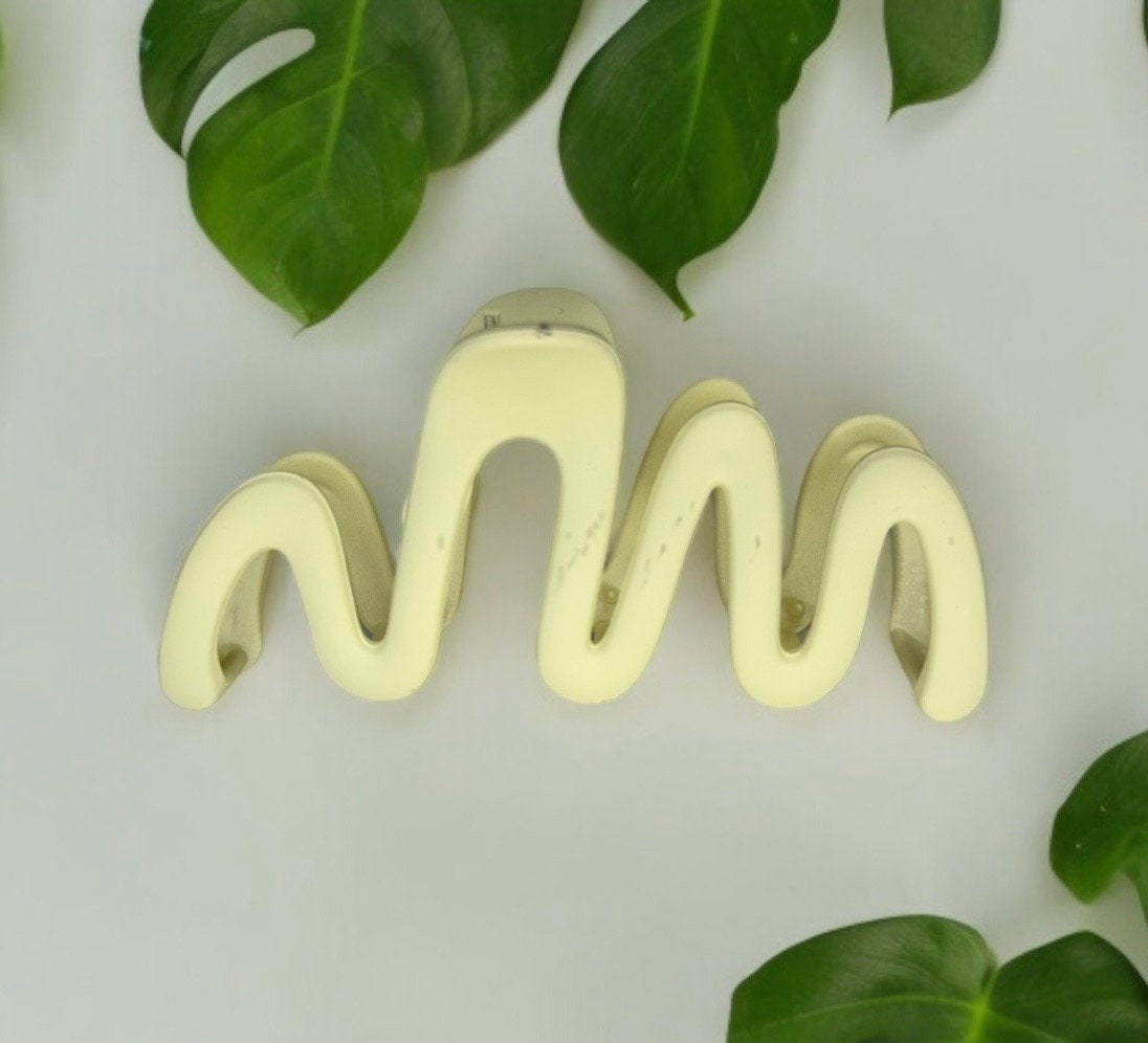 NEUTRAL SQUIGGLE CLAW CLIPS