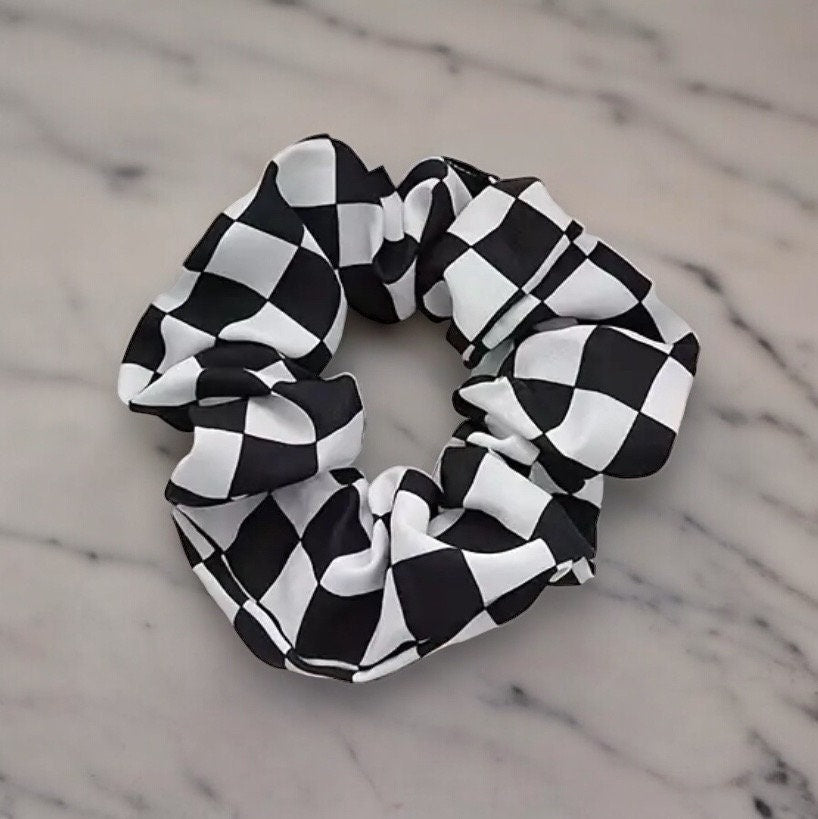 CHECKERBOARD HAIR SCRUNCHIES