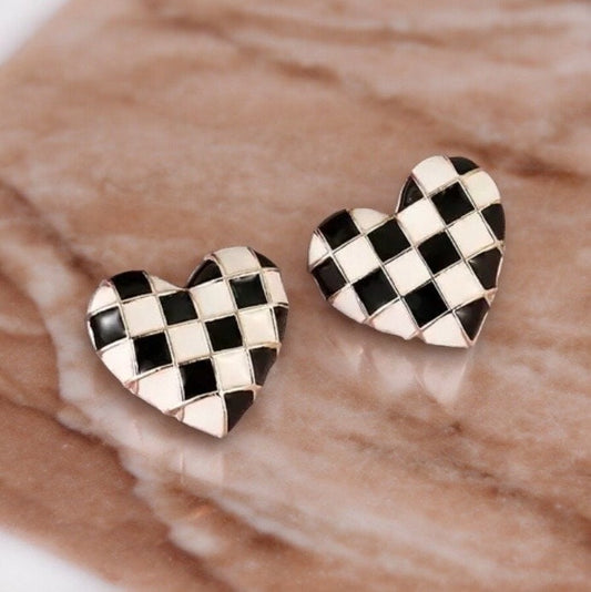 CHECKERBOARD HEART SHAPED STUD EARRINGS