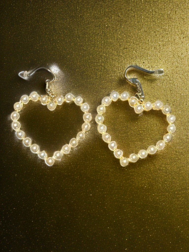 HEART SHAPED FAUX PEARL DANGLE EARRINGS