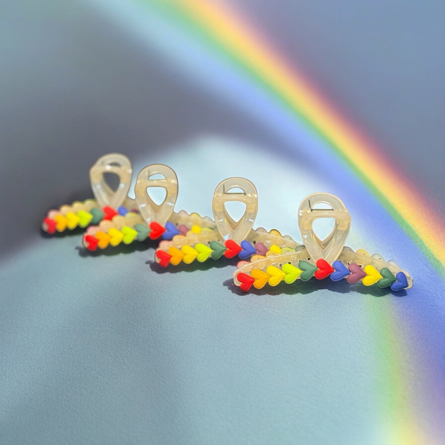 PRIDE HEARTS RAINBOW CLAW CLIP WHITE