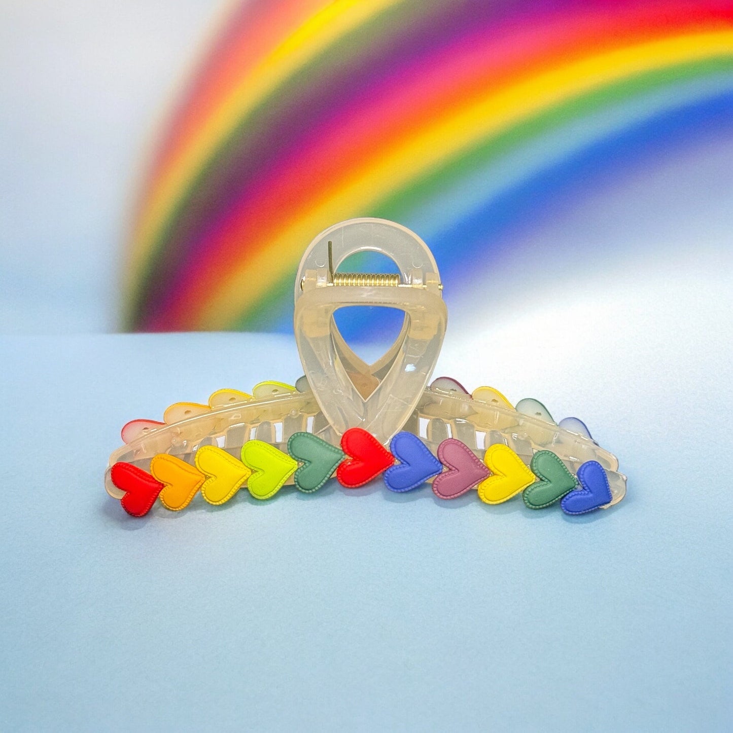 PRIDE HEARTS RAINBOW CLAW CLIP WHITE