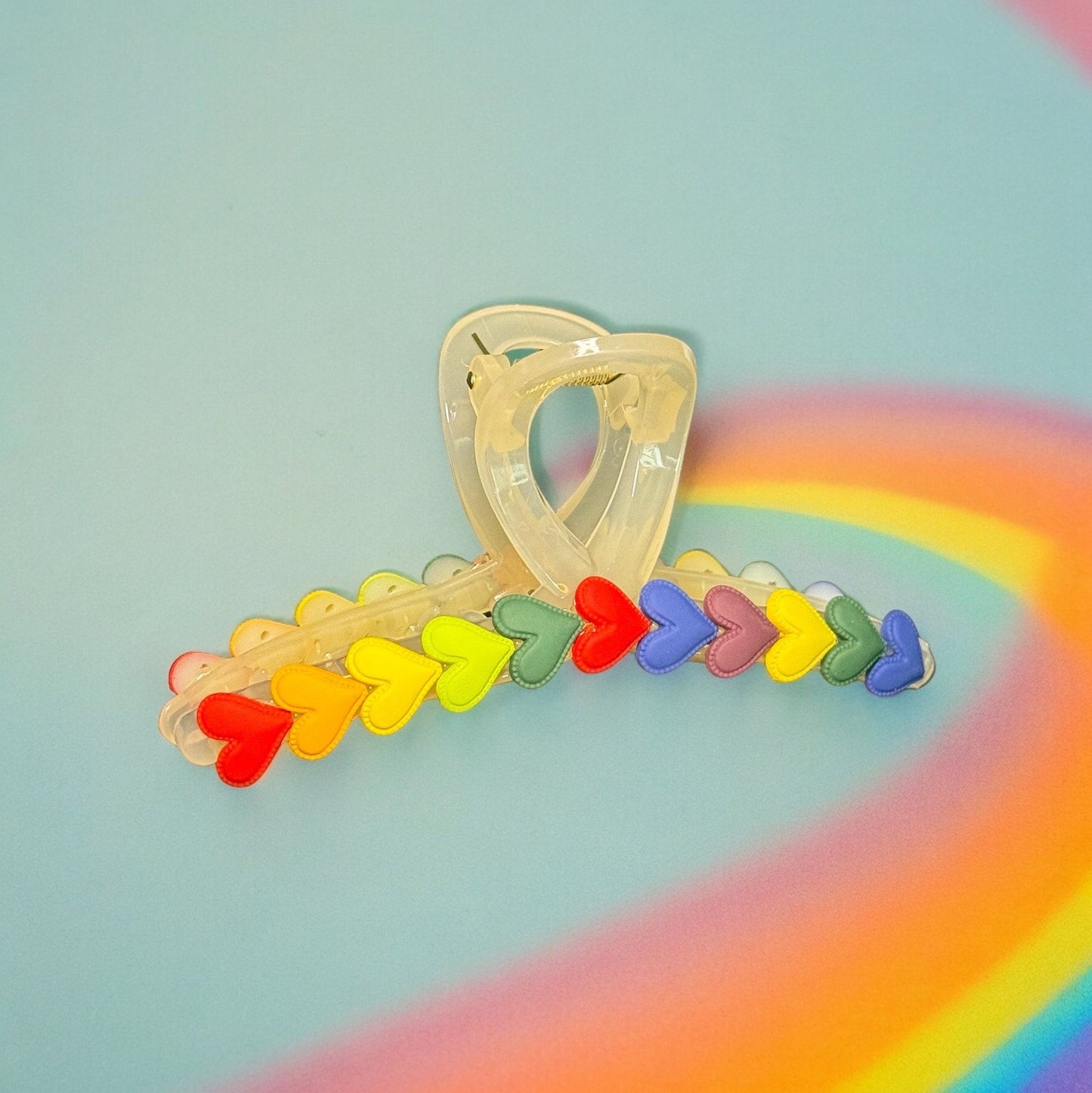 PRIDE HEARTS RAINBOW CLAW CLIP WHITE