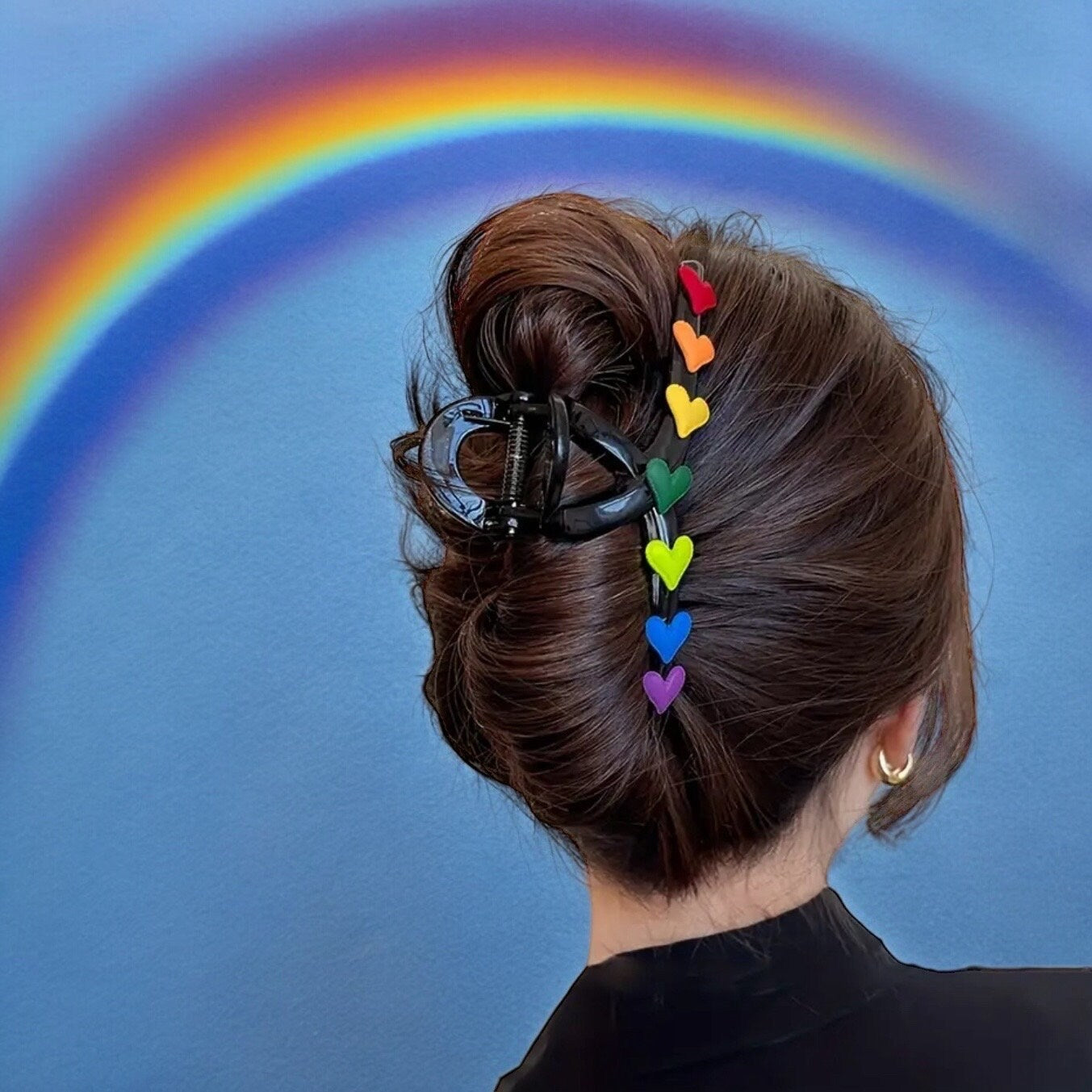 PRIDE HEARTS RAINBOW CLAW CLIP BLACK