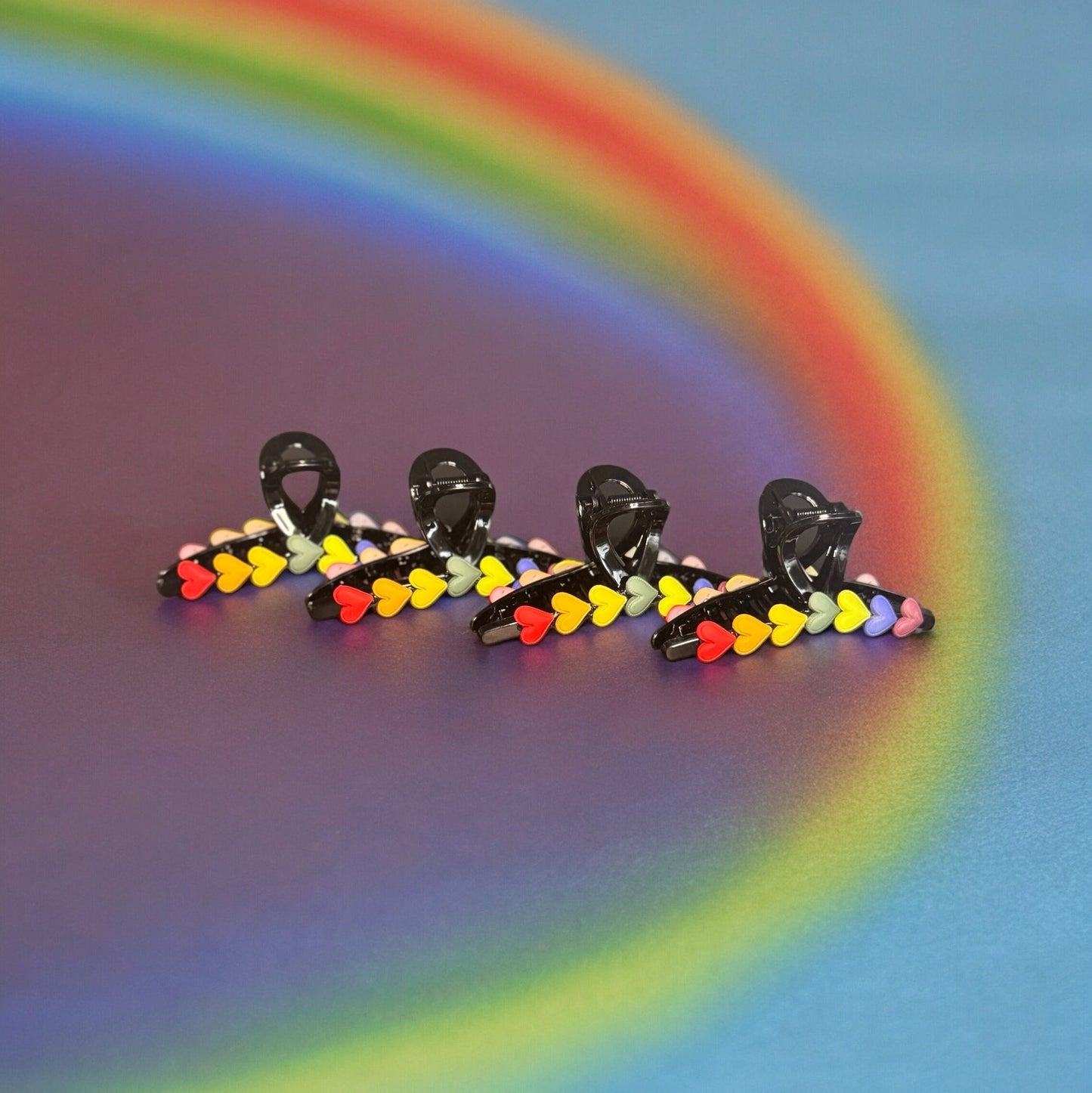 PRIDE HEARTS RAINBOW CLAW CLIP BLACK