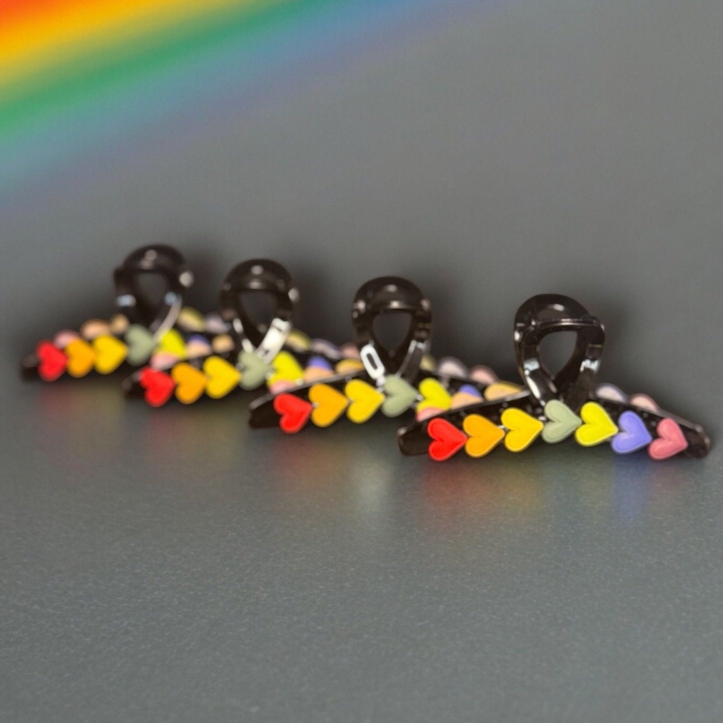 PRIDE HEARTS RAINBOW CLAW CLIP BLACK