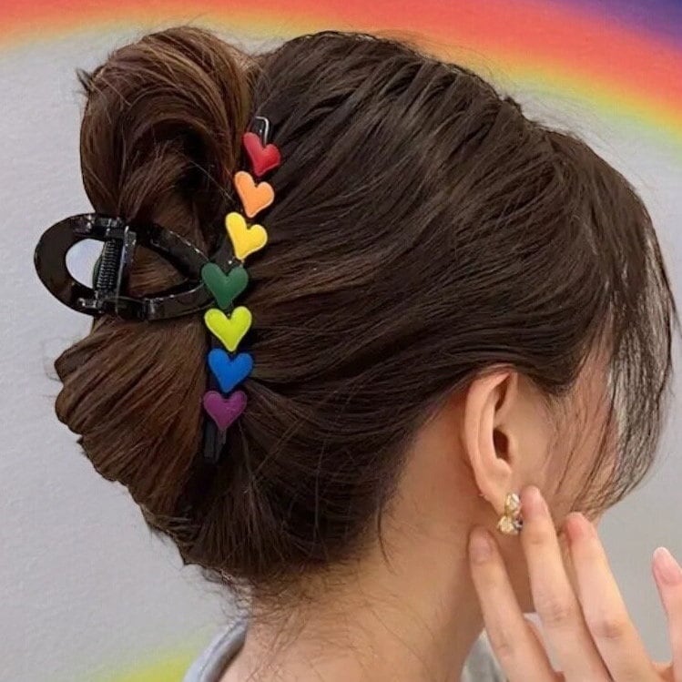 PRIDE HEARTS RAINBOW CLAW CLIP BLACK