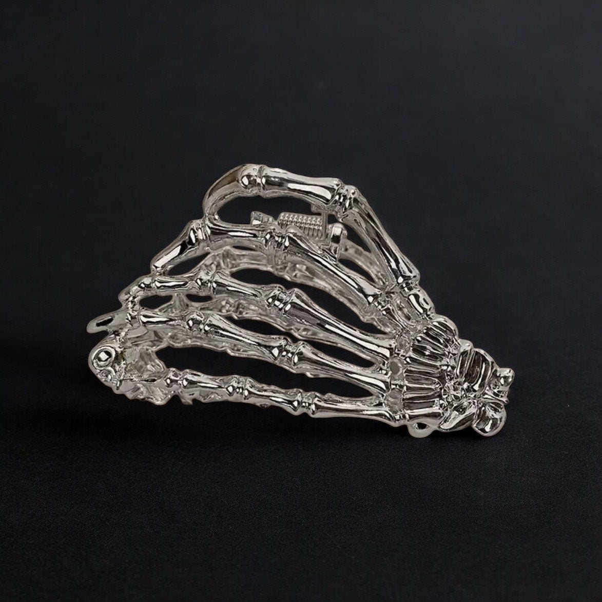 METAL SKELETON HAND CLAW CLIP