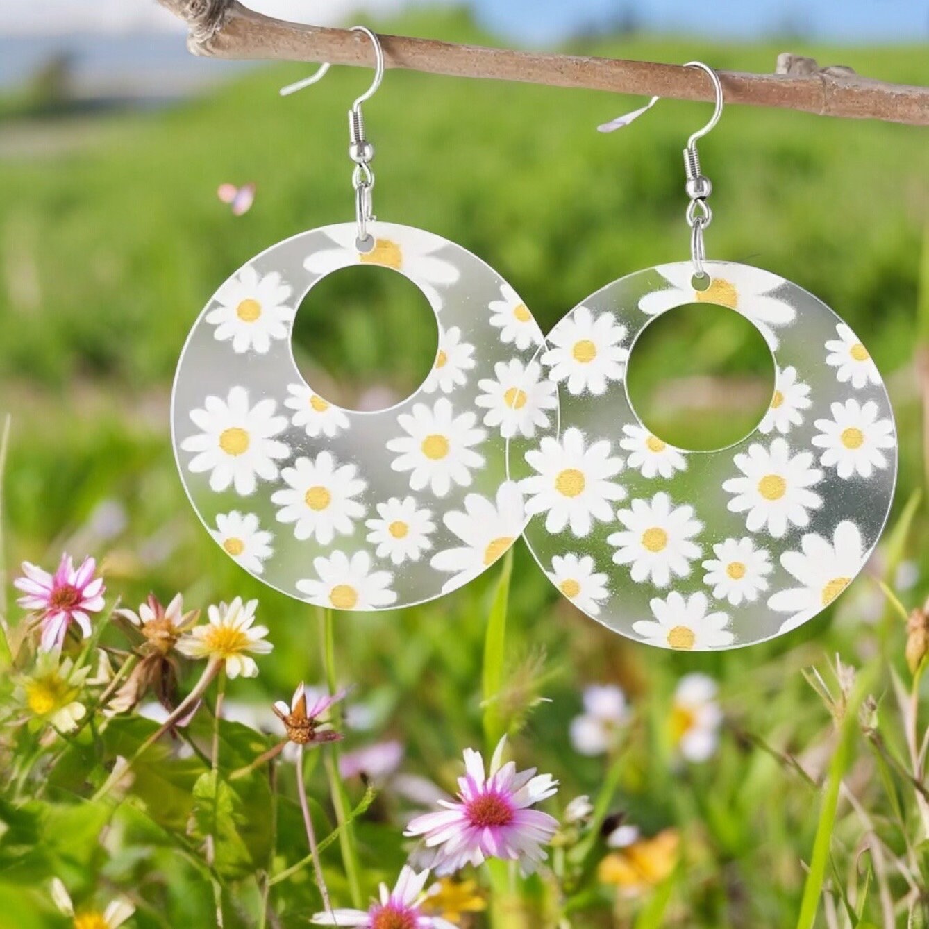 CLEAR ACRYLIC DAISY PRINT EARRINGS