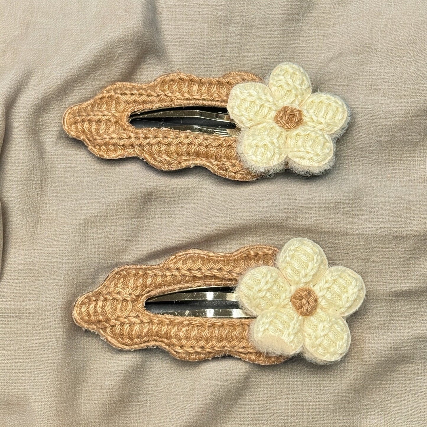 COZY FLORAL HAIR BARRETTES