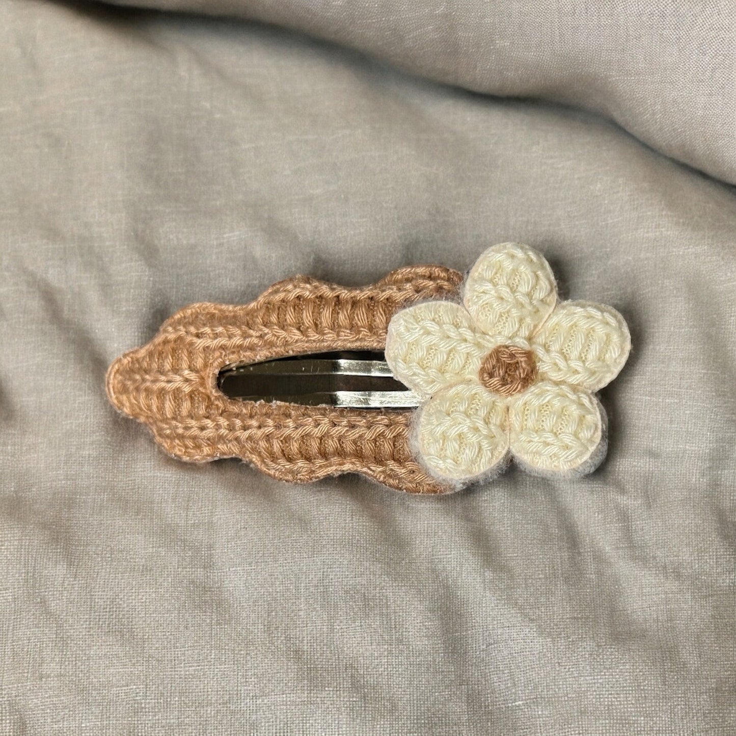 COZY FLORAL HAIR BARRETTES