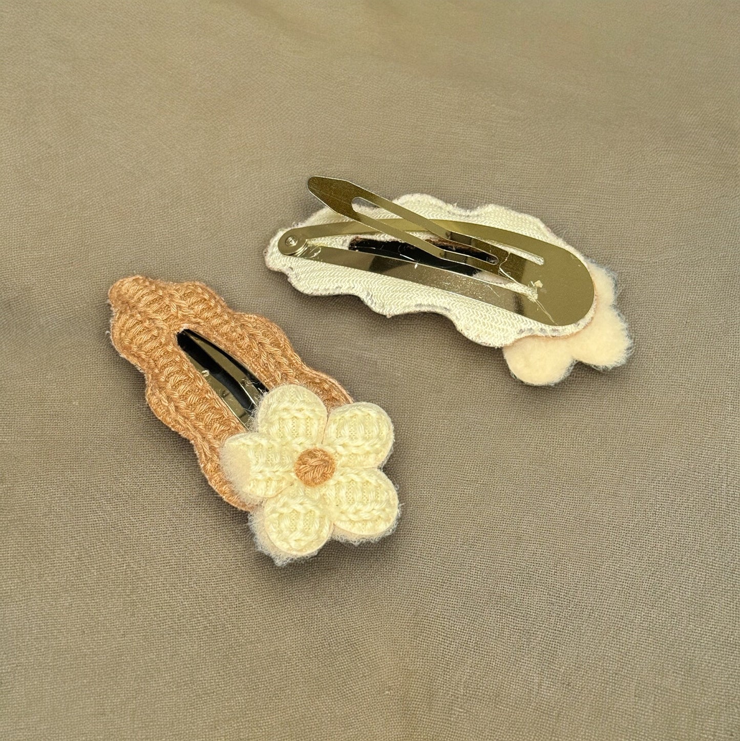 COZY FLORAL HAIR BARRETTES