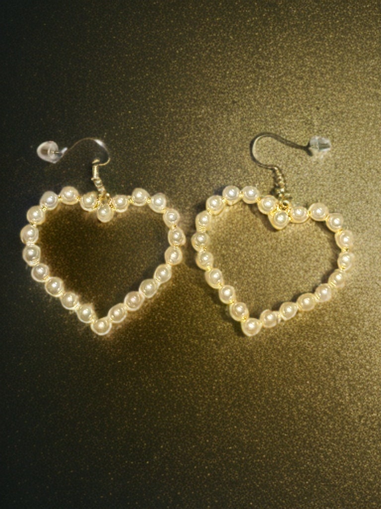 HEART SHAPED FAUX PEARL DANGLE EARRINGS