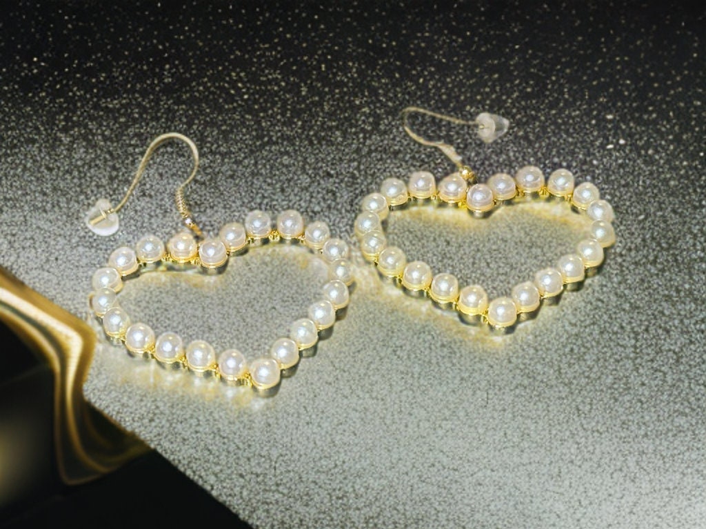 HEART SHAPED FAUX PEARL DANGLE EARRINGS