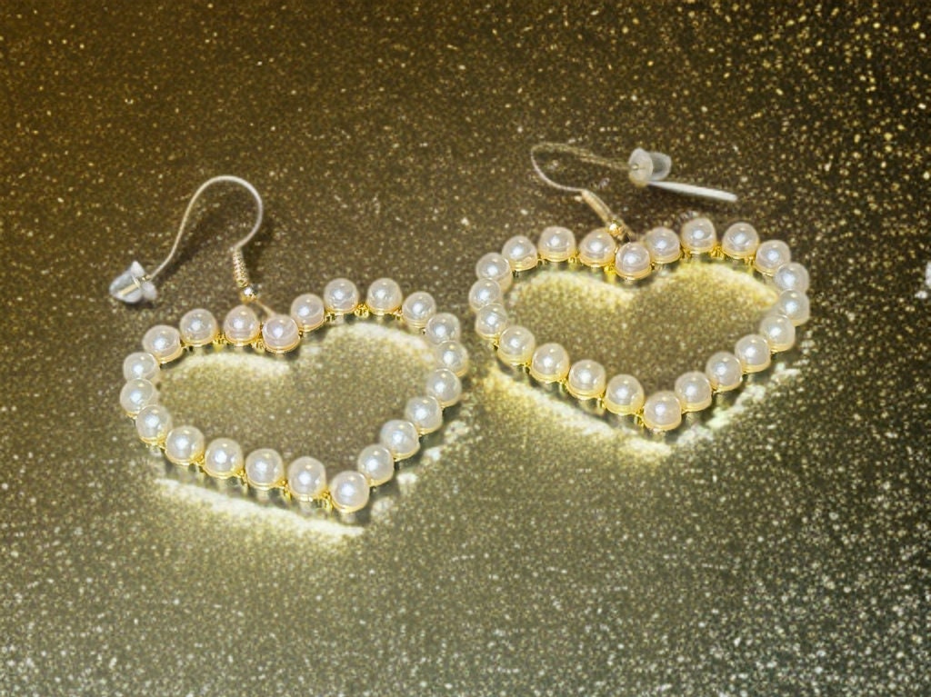 HEART SHAPED FAUX PEARL DANGLE EARRINGS