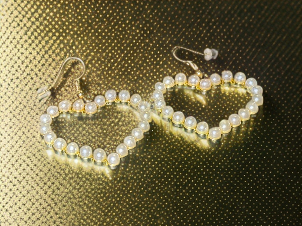 HEART SHAPED FAUX PEARL DANGLE EARRINGS