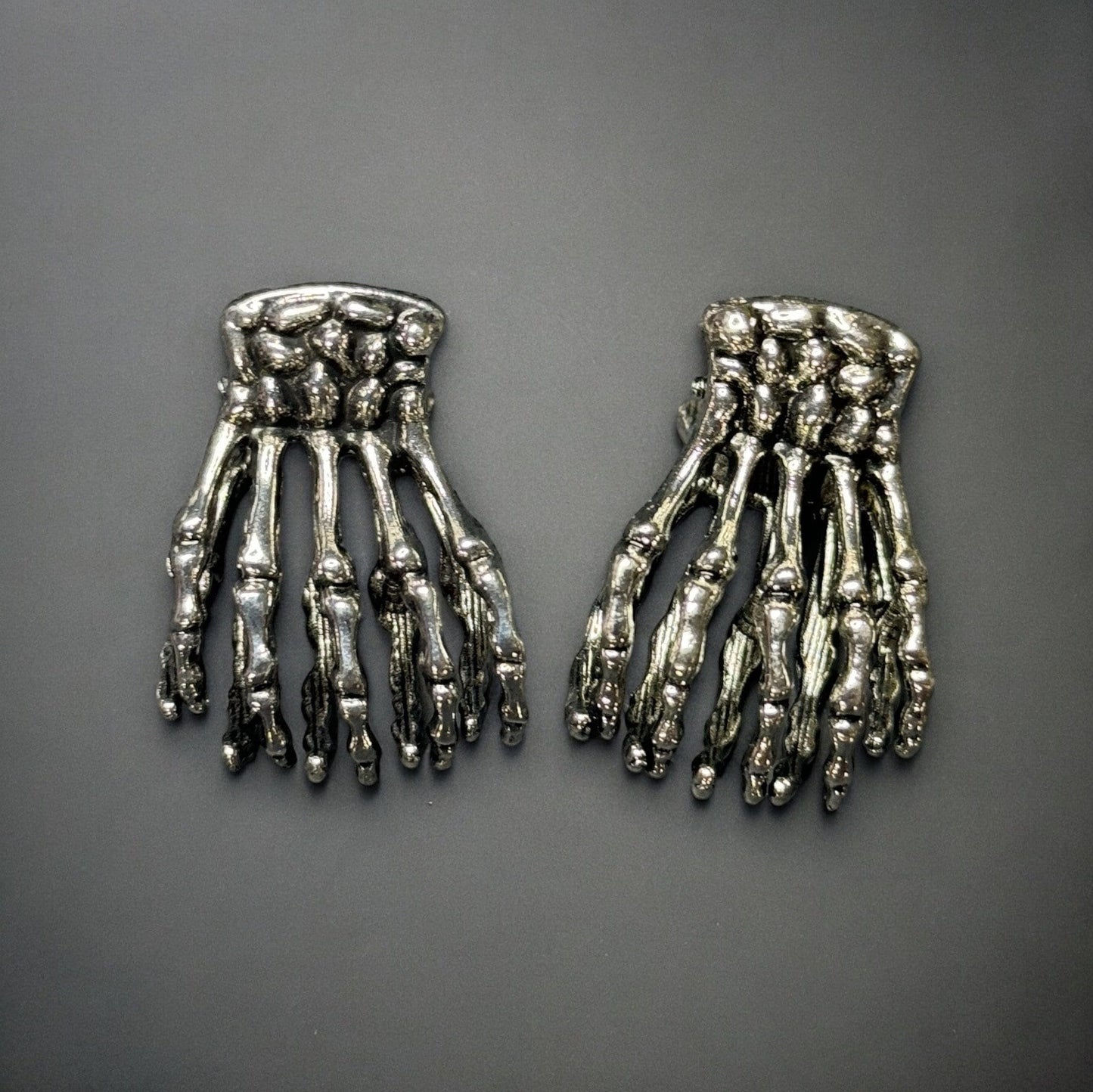 MINI SILVER SKELETON HAND CLAW CLIPS