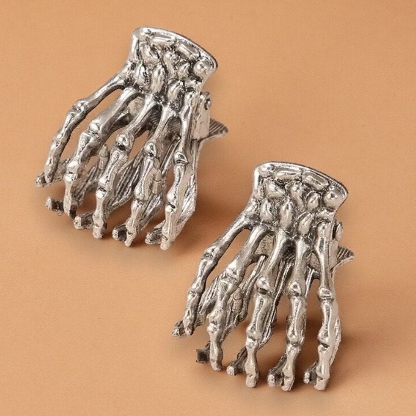 MINI SILVER SKELETON HAND CLAW CLIPS